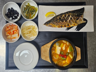 고등어구이와 된장찌개